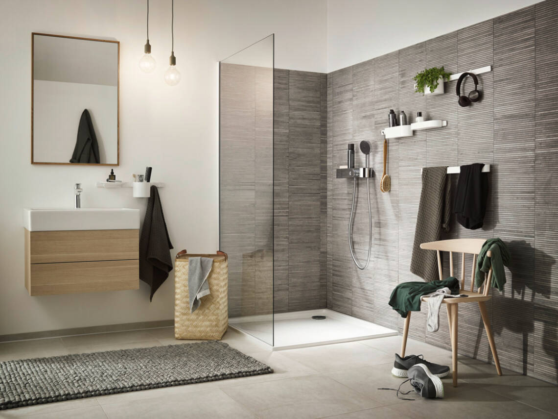 ShowerTablet Select: Sen cây nhiệt độ kết hợp kệ để đồ.