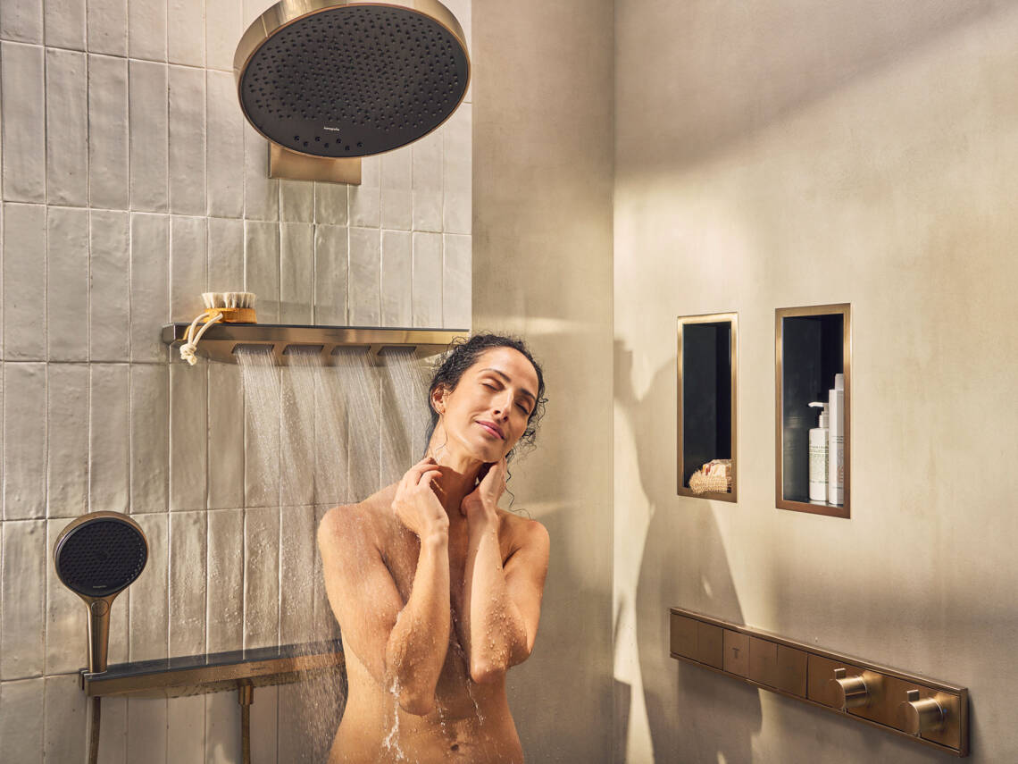 Sen vai Rainfinity với tia phun PowderRain rộng.