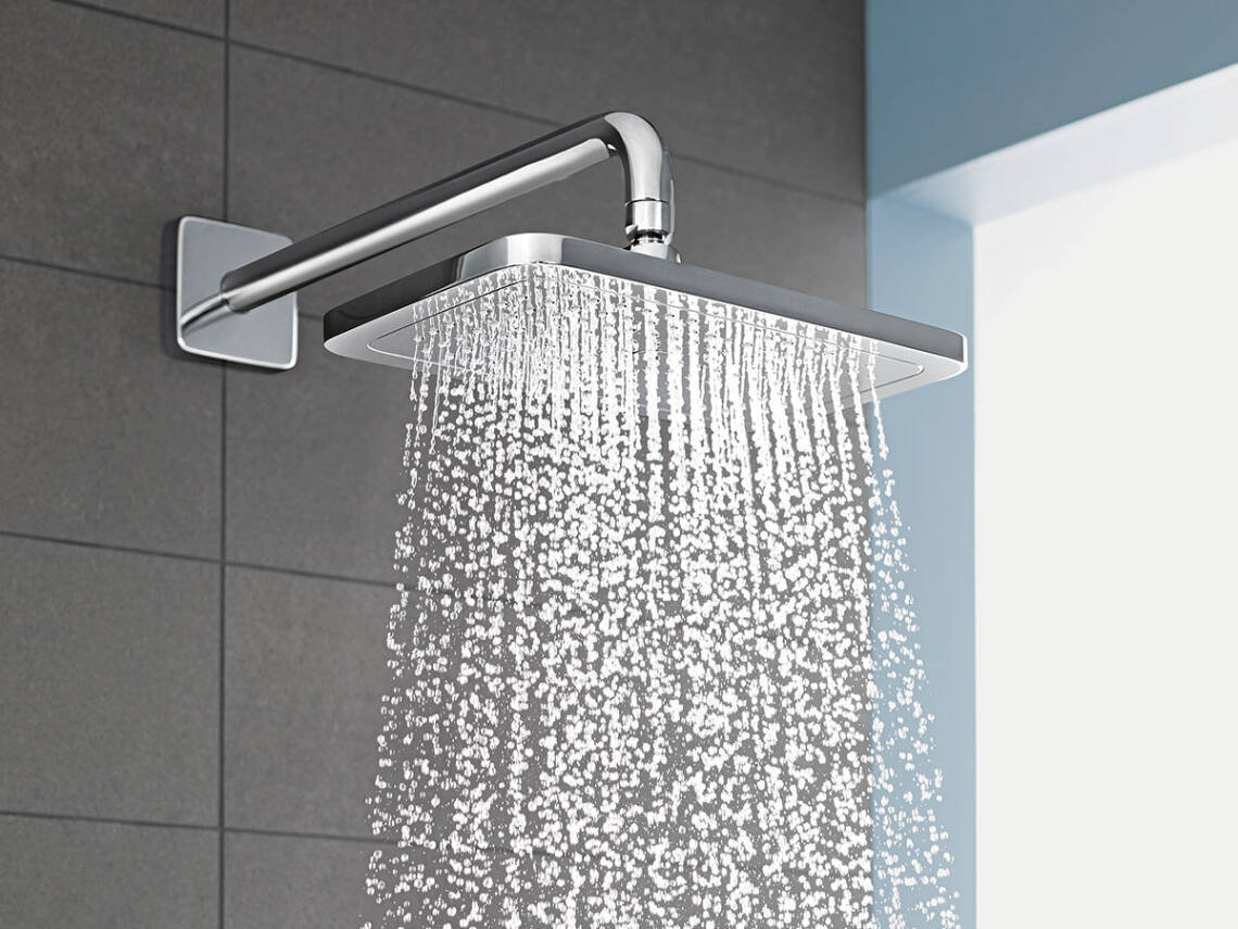 Bát sen trần Croma E được trang cấp kiểu phun RainAir.