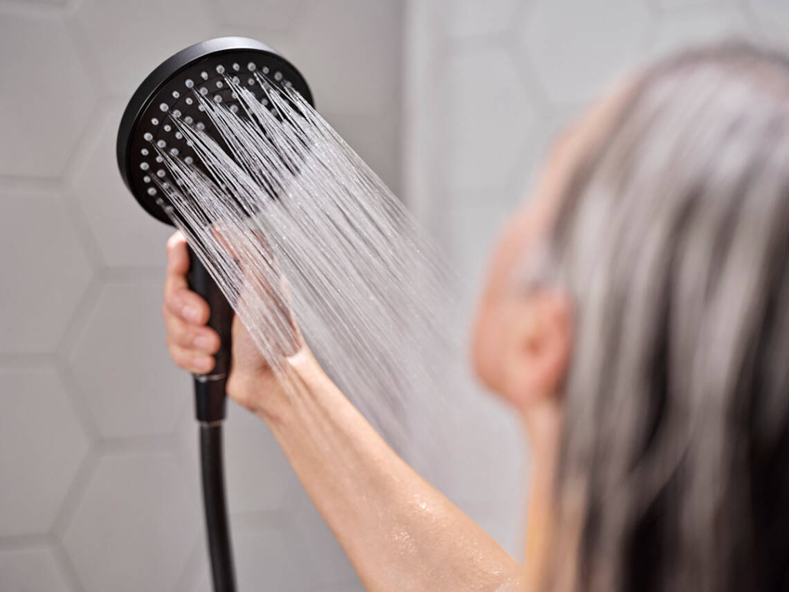 Bát sen cầm tay Raindance Select S có các chế độ phun tuyệt vời.