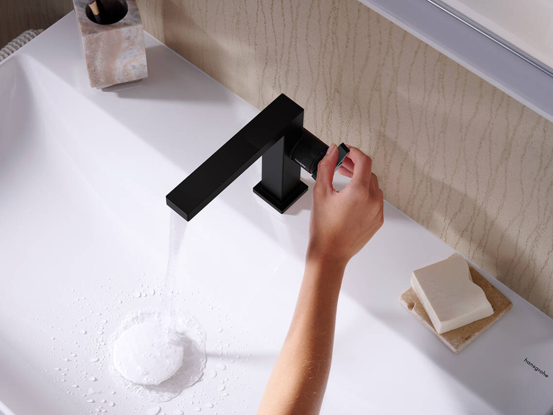 Vòi hansgrohe Tecturis E với dòng chảy góc cạnh.