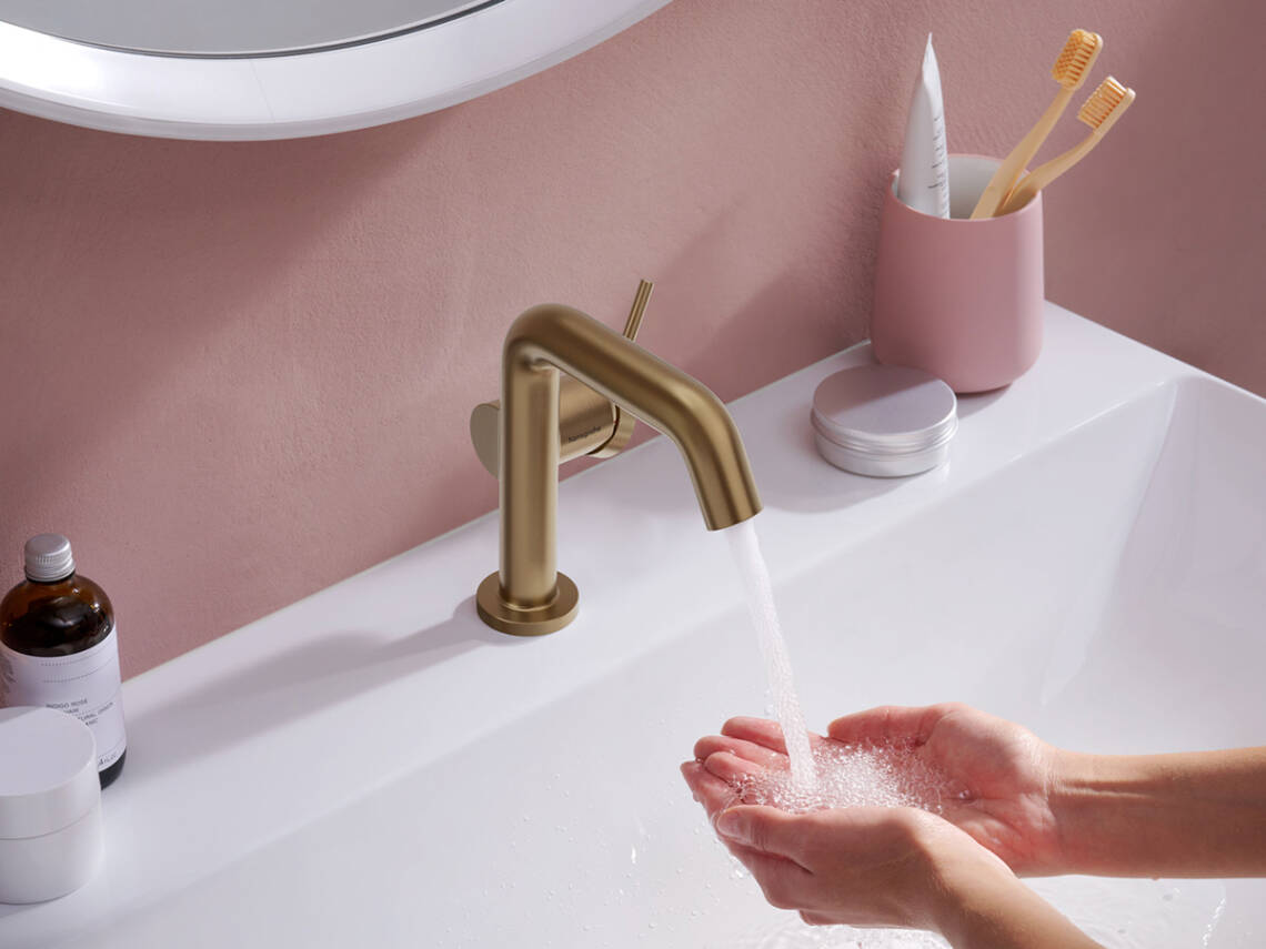 Vòi hansgrohe Tecturis S hoàn thiện bề mặt màu đồng.