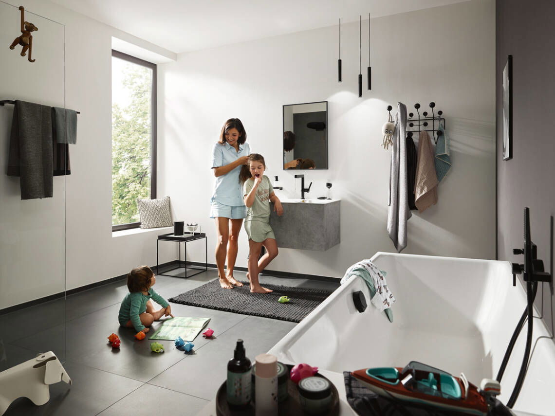 Phòng tắm là nơi đáp ứng nhiều nhu cầu sử dụng.