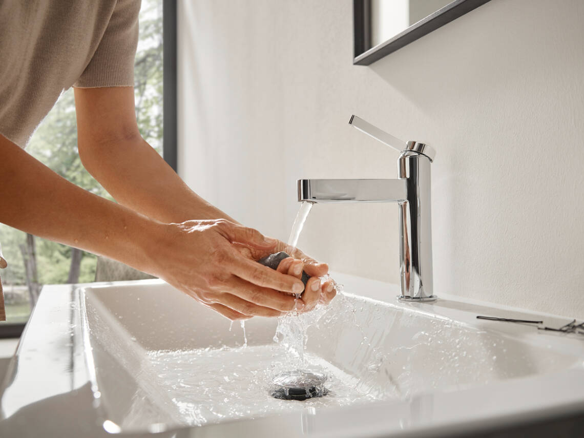 Vòi Finoris với tia phun tạo dòng chảy mượt như gương laminar.