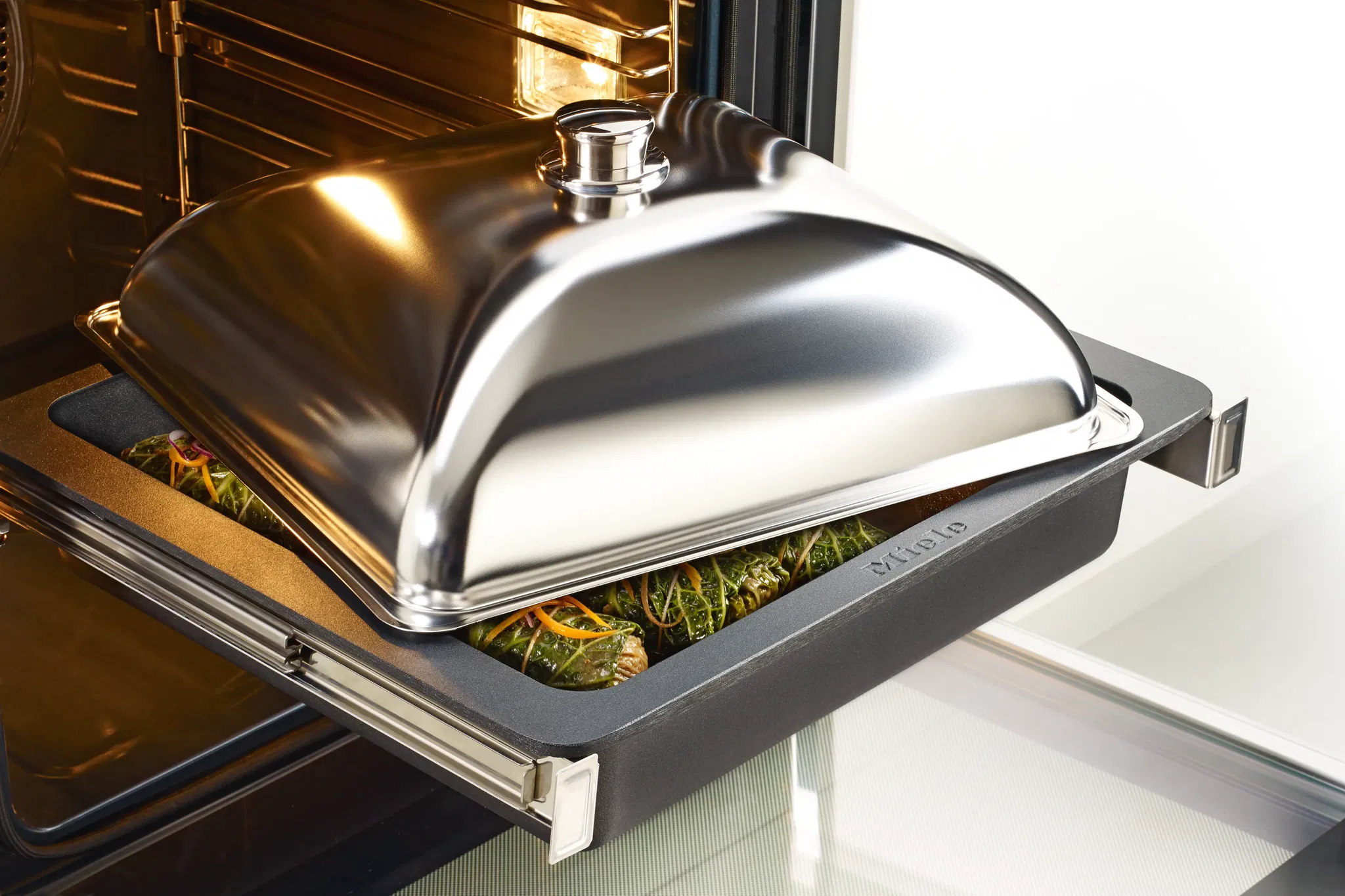 Nồi Gourmet dùng bếp từ Miele HUB 5001 XL