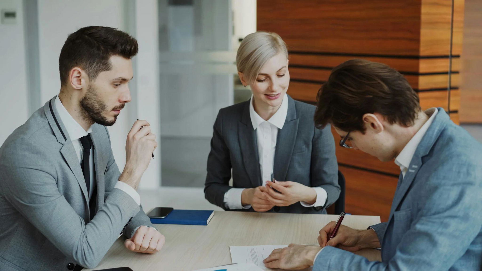 Đại diện doanh nghiệp ký hợp đồng nguyên tắc hợp tác B2B với Le Phan Living