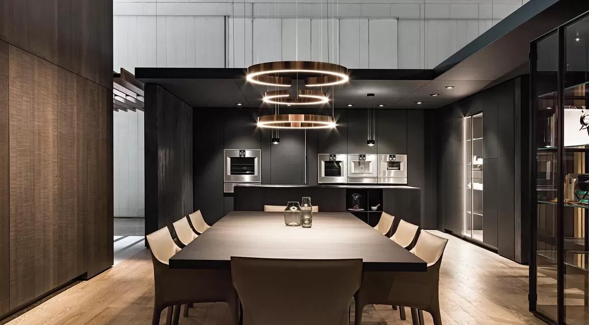 Bếp âm tủ liền mạch với cột lò Gaggenau thẳng hàng trong hệ tủ phẳng — phong cách hiện đại tối giản Le Phan Living