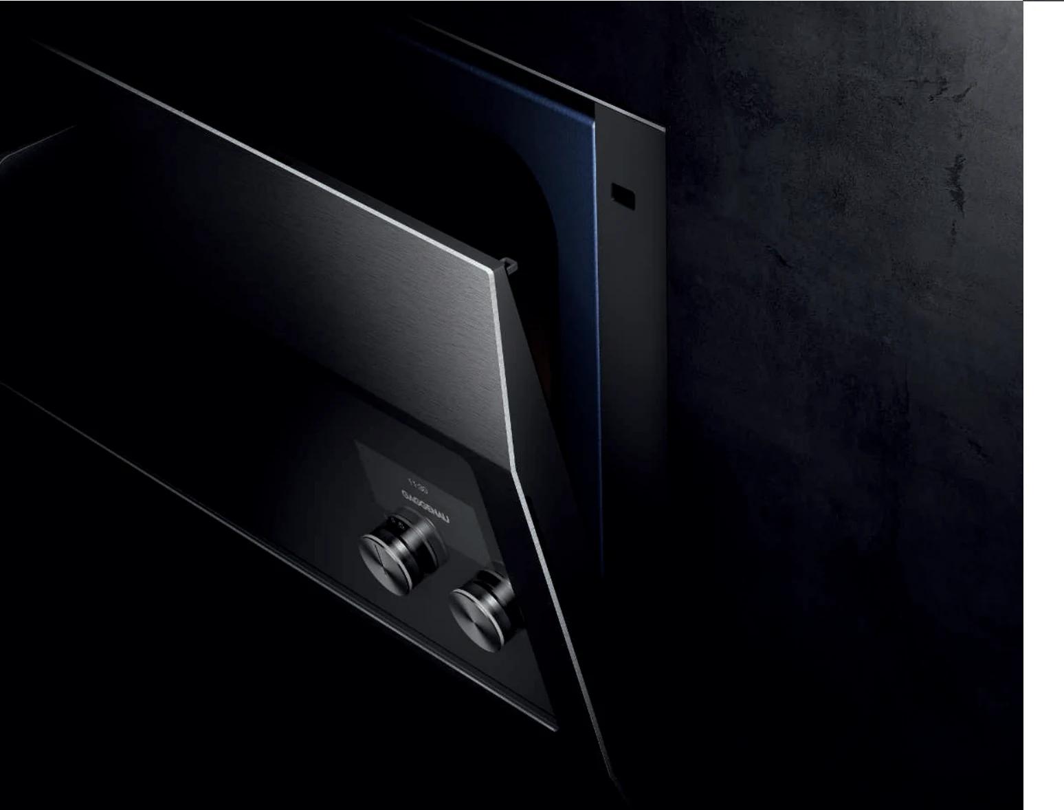 Cận cảnh lò nướng Gaggenau EB 333 với lớp men xanh Blue Enamel đặc trưng bên trong cửa lò