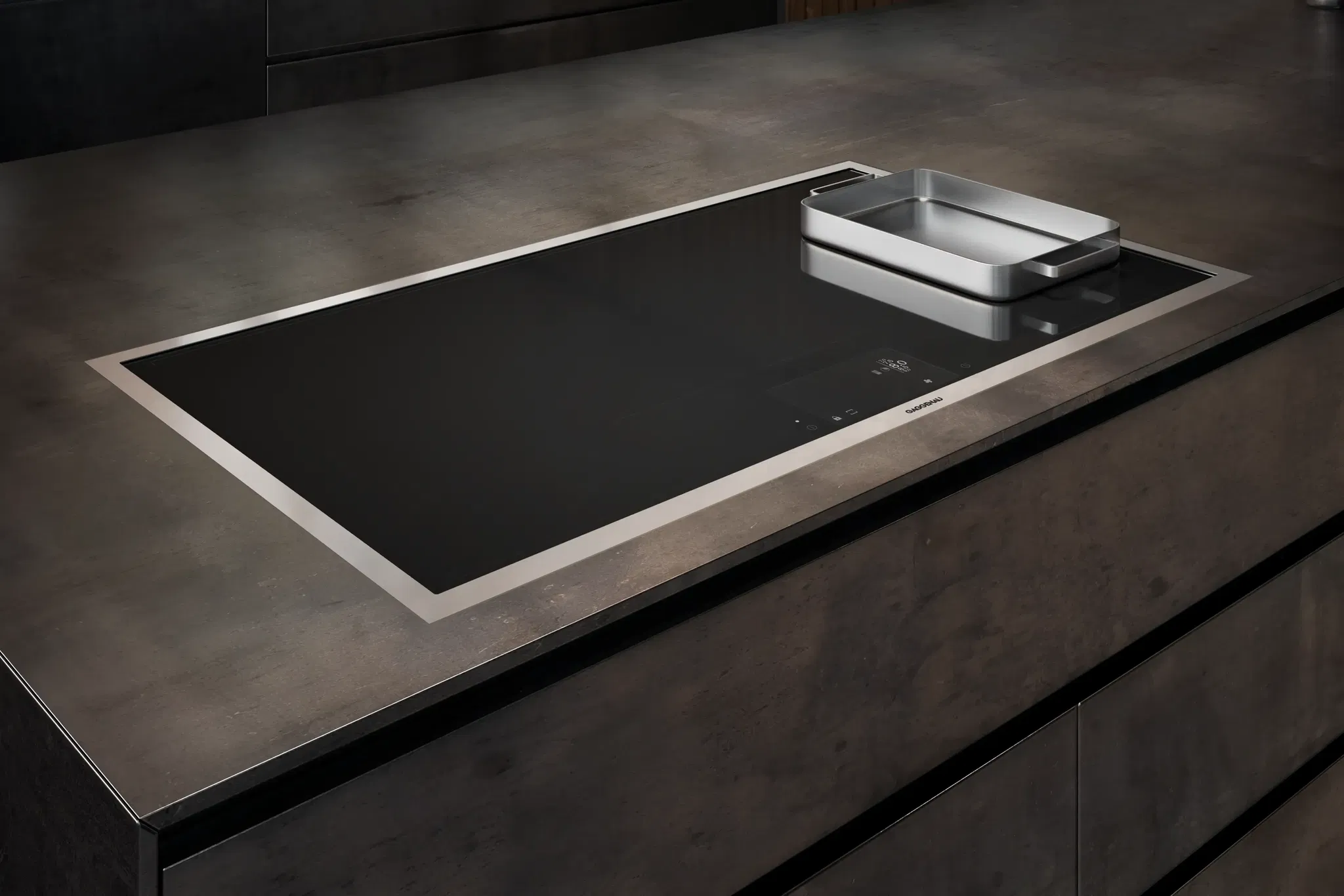 Đảo bếp trung tâm tích hợp bếp từ toàn vùng nấu Gaggenau CX 482 mặt kính đen viền inox